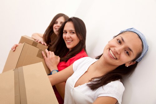 Residential packing and unpacking services in Stratford for families